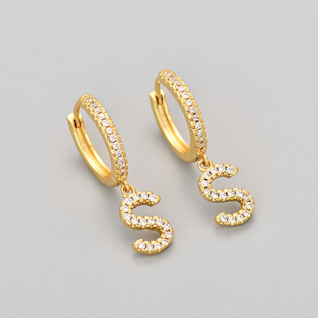 Oorbellen met initialen "Crystal"