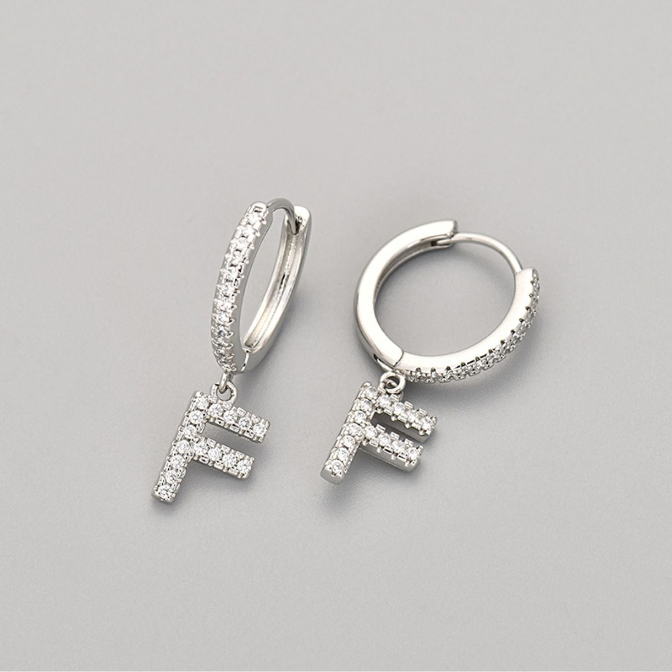 Oorbellen met initialen "Crystal"