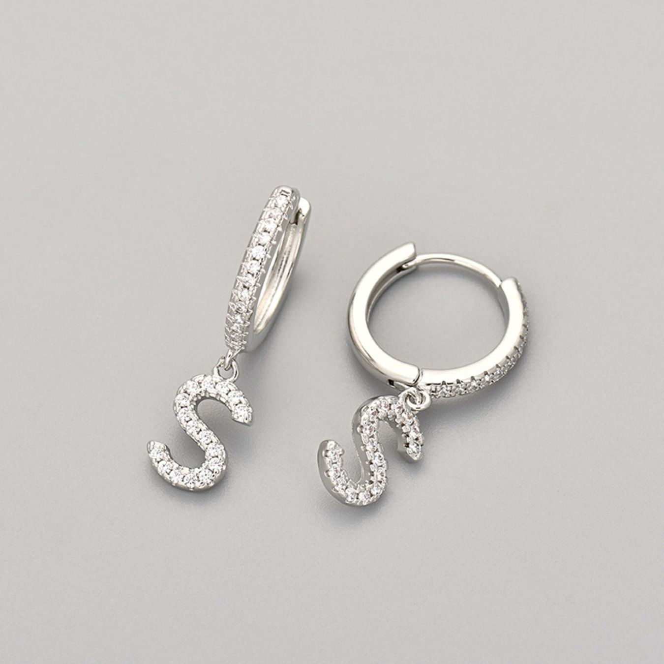 Oorbellen met initialen "Crystal"