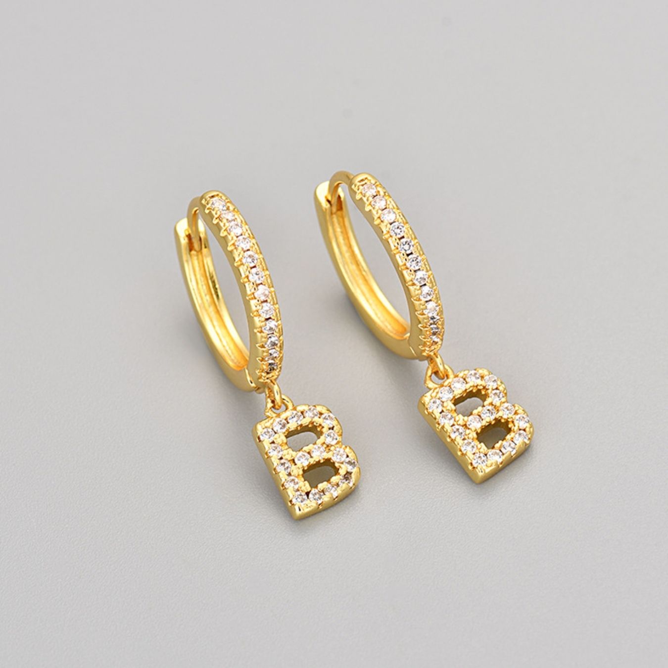 Oorbellen met initialen "Crystal"