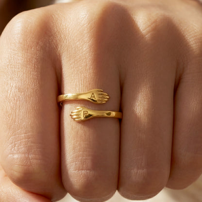 Verstelbare dubbele initialen ring "Embrace"